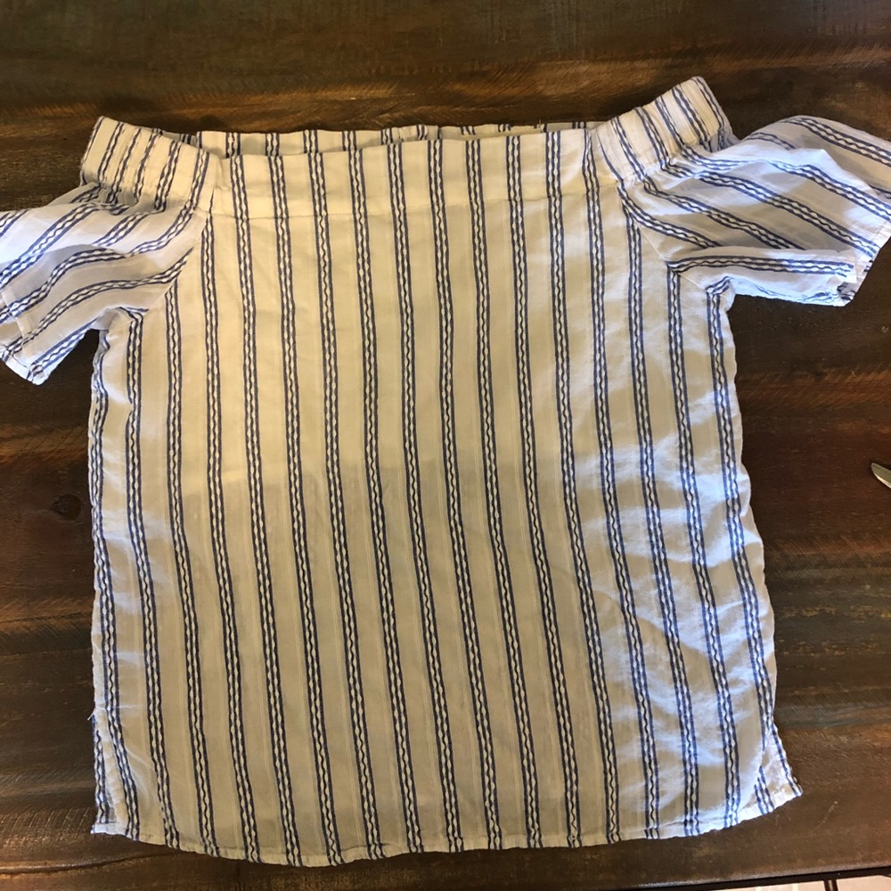 Thread Supply ⭐️ off the shoulder top